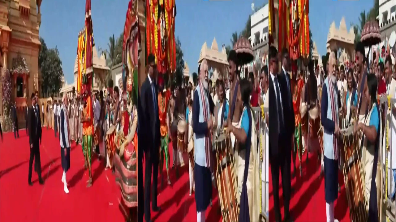સોમનાથ મંદિરના પ્રાંગણમાં PM મોદીએ કલાકારોને બીરદાવ્યા 