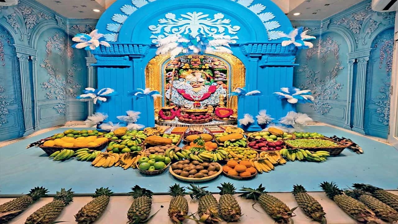 Botad: શ્રી કષ્ટભંજન દેવને મોસંબી, કિવી, કેળા વિગેરે ફ્રુટનો અન્નકૂટ ધરાવાયો 