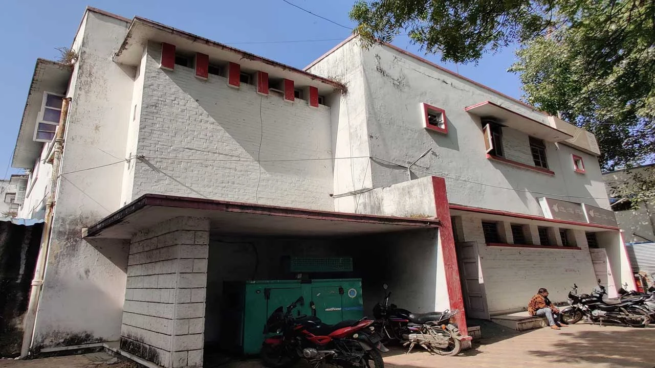 Malekpur: ખાનપુર તા.ના. બાકોર ખાતે સરકારી પુસ્તકાલય ખંડેર હાલતમાં ફેરવાયું 