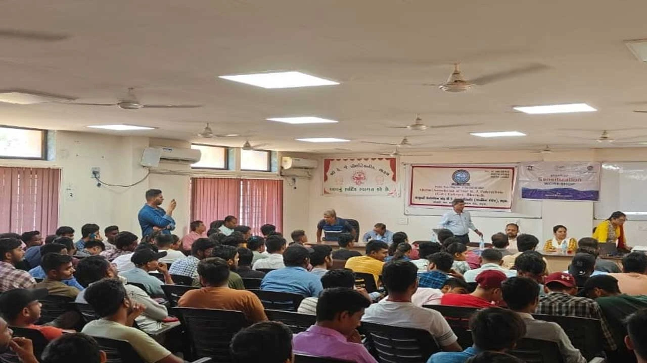 Bharuch: ભરૂચ કે.જે. પોલિટેક્.માં ભૂતપૂર્વ વિદ્યાર્થીઓના સંમેલનનું આયોજન 