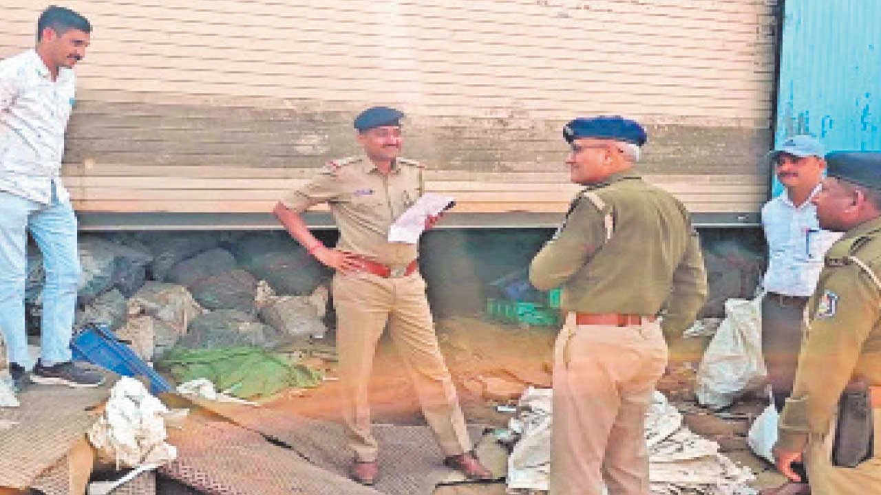 Panchmahal:કંપનીની ઓરડીમાં રહેતાં પતિએ પત્નીની ગળું દબાવી હત્યા કરી 