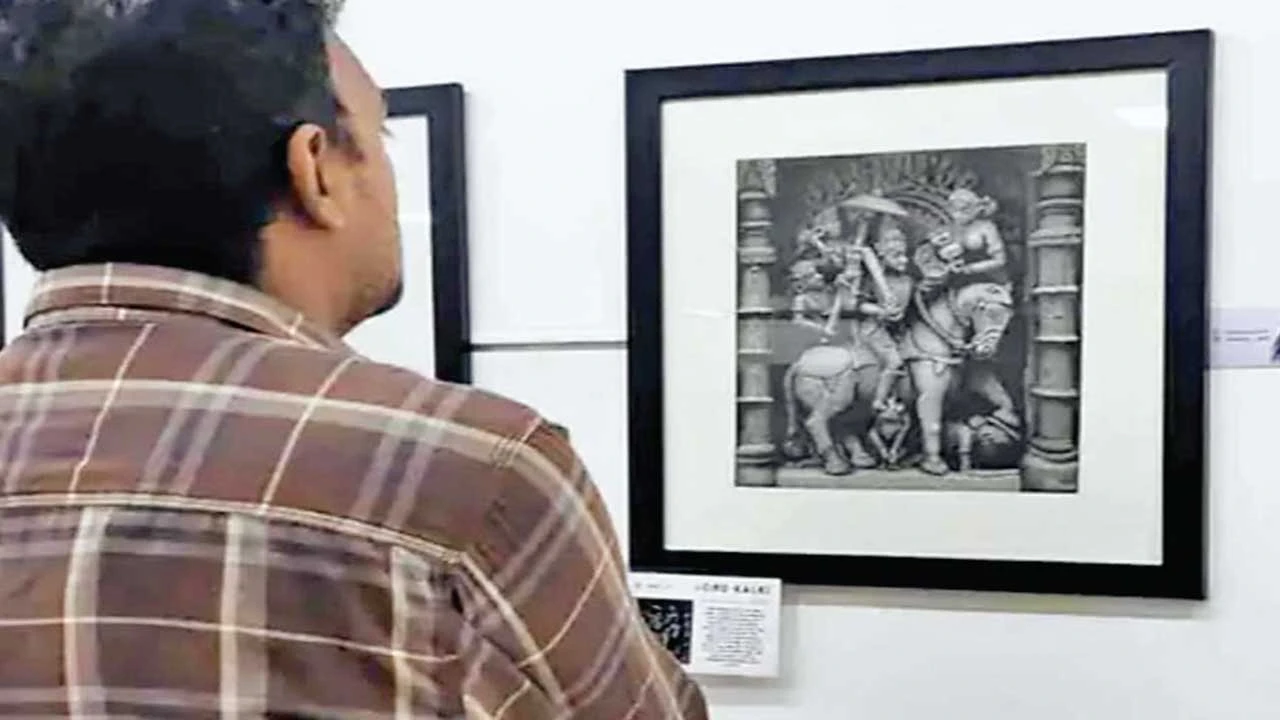 Patan: શહેરના ચિત્રકારે ચાર કોલથી ભગવાન કલ્કીનું અદ્ભુત ચિત્ર બનાવ્યું 