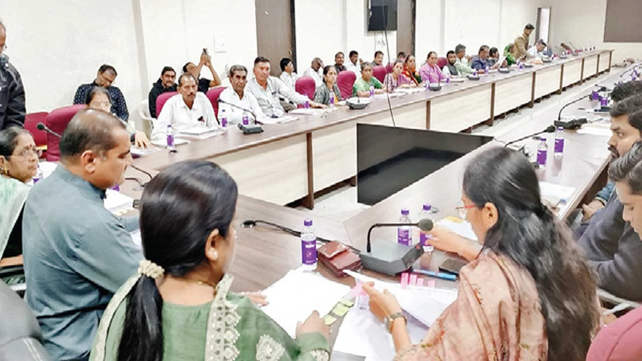 Surendranagar: ટર્મ પૂર્ણ થવાને હવે દોઢ માસ બાકી છે, ગ્રાંટનો પૂરતો ઉપયોગ કરવા દો: સભ્યો 