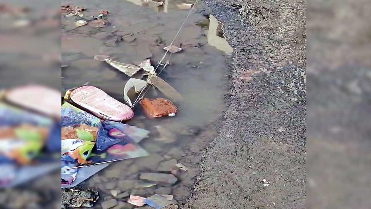 Ahmedabad: વસ્ત્રાલમાં નવા બનેલા રોડની નીચે ગટરમાં લીકેજ, સ્થાનિકોની સમસ્યામાં વધારો થયો 