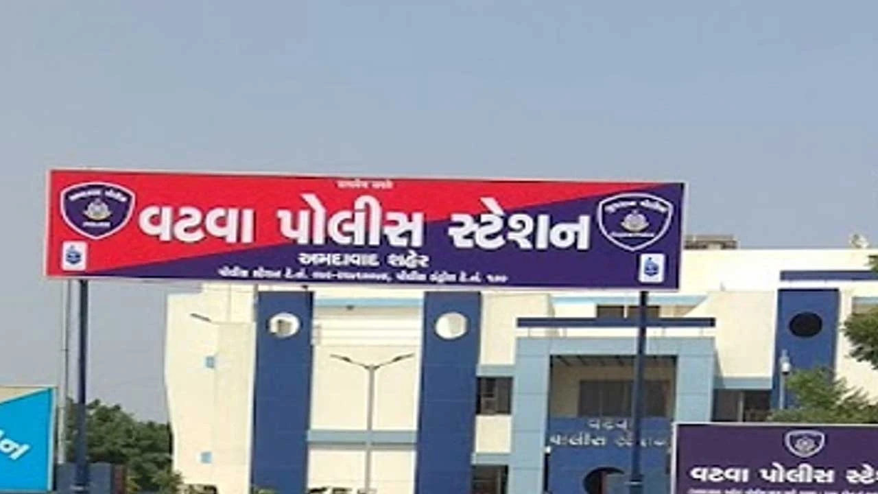 Ahmedabad: વટવામાં રીઢા ગુનેગારે હાથમાં તલવાર રાખી તોડફોડ કરીને આતંક મચાવ્યો 