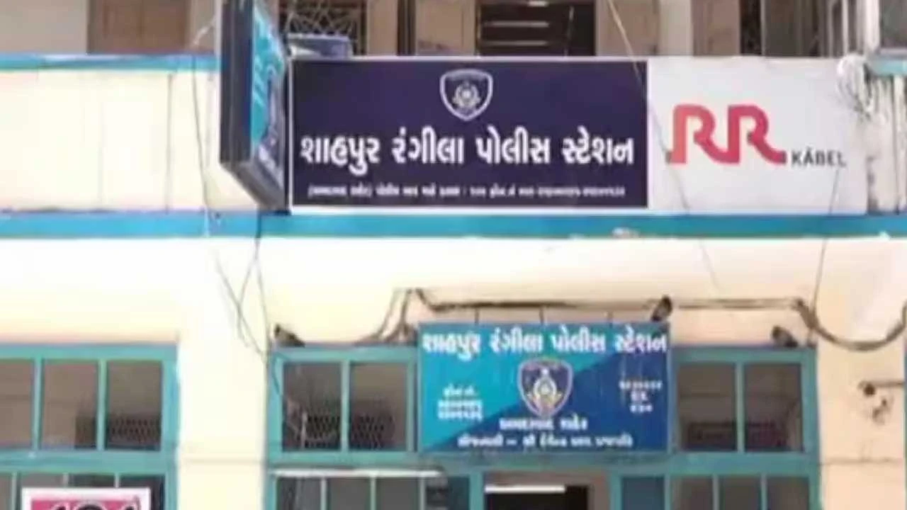 Ahmedabad: શાહપુરમાં ઘરકંકાસમાં પતિએ પત્નીને બ્લેડ મારતા ફરિયાદ 