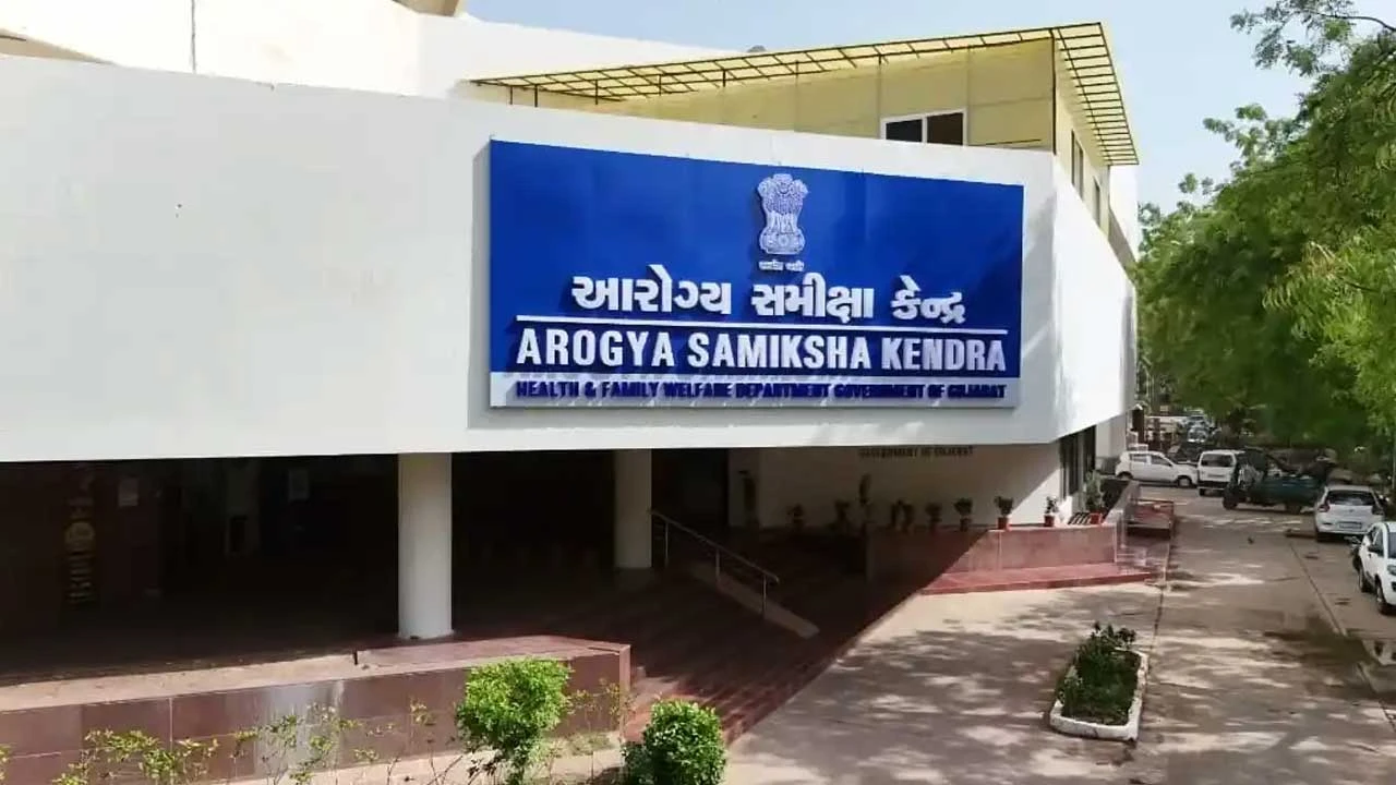 Gandhinagar: હડકવાથી મહિલાના મોત બાદ આરોગ્ય ટીમની લેકાવાડા સ્થિત શાળામાં તપાસ 