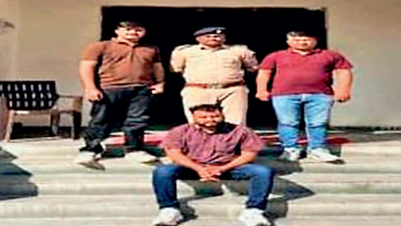 Mandal: દેત્રોજ પોલીસે દારુના ગુનામાંથી બે વર્ષથી ચકમો આપી ફરાર આરોપીને ઝડપી પાડયો 