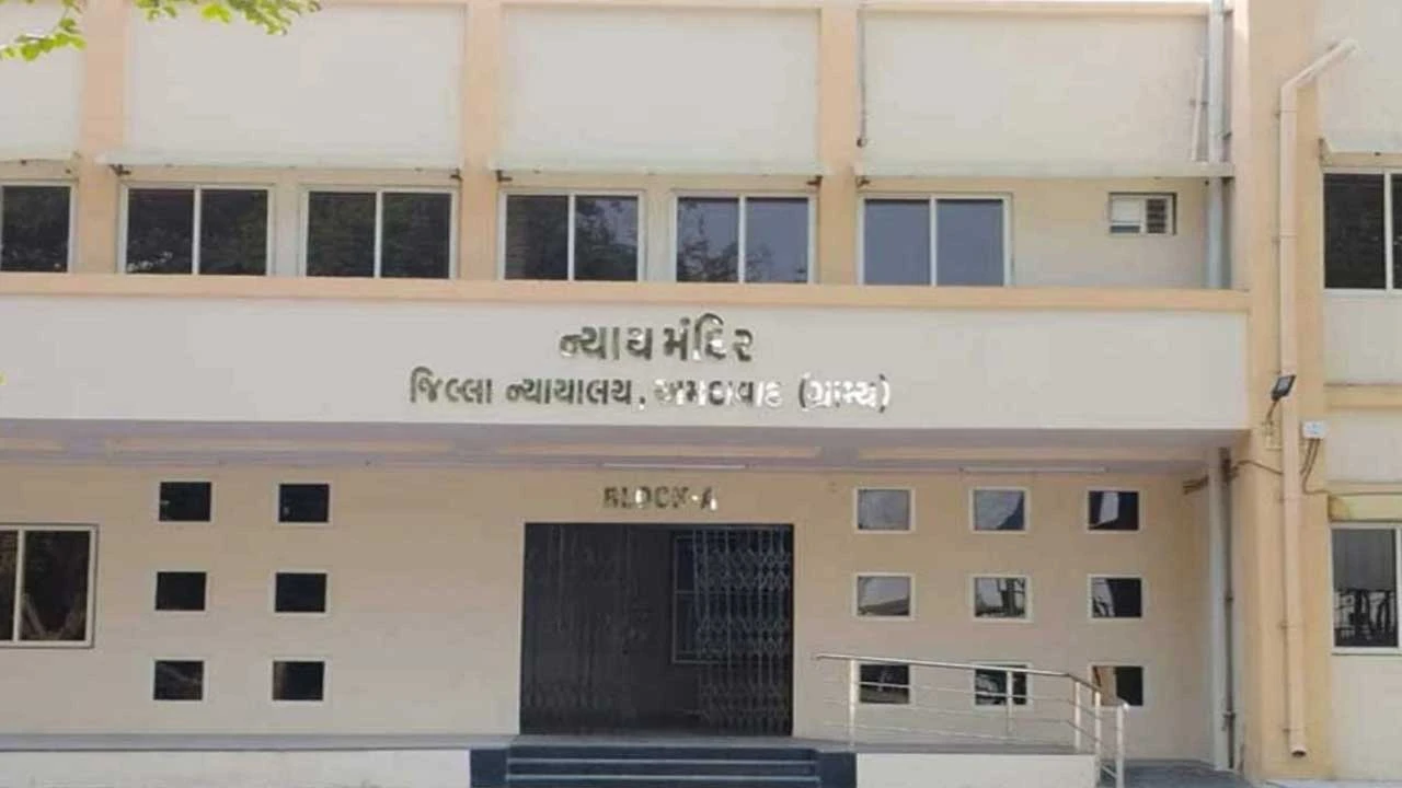 Dahegam: ઉદણ પ્રા.શાળામાં શિક્ષકો કેવું ભણાવે છે, કલેક્ટરે બાળકોને જ સીધું પૂછયું 
