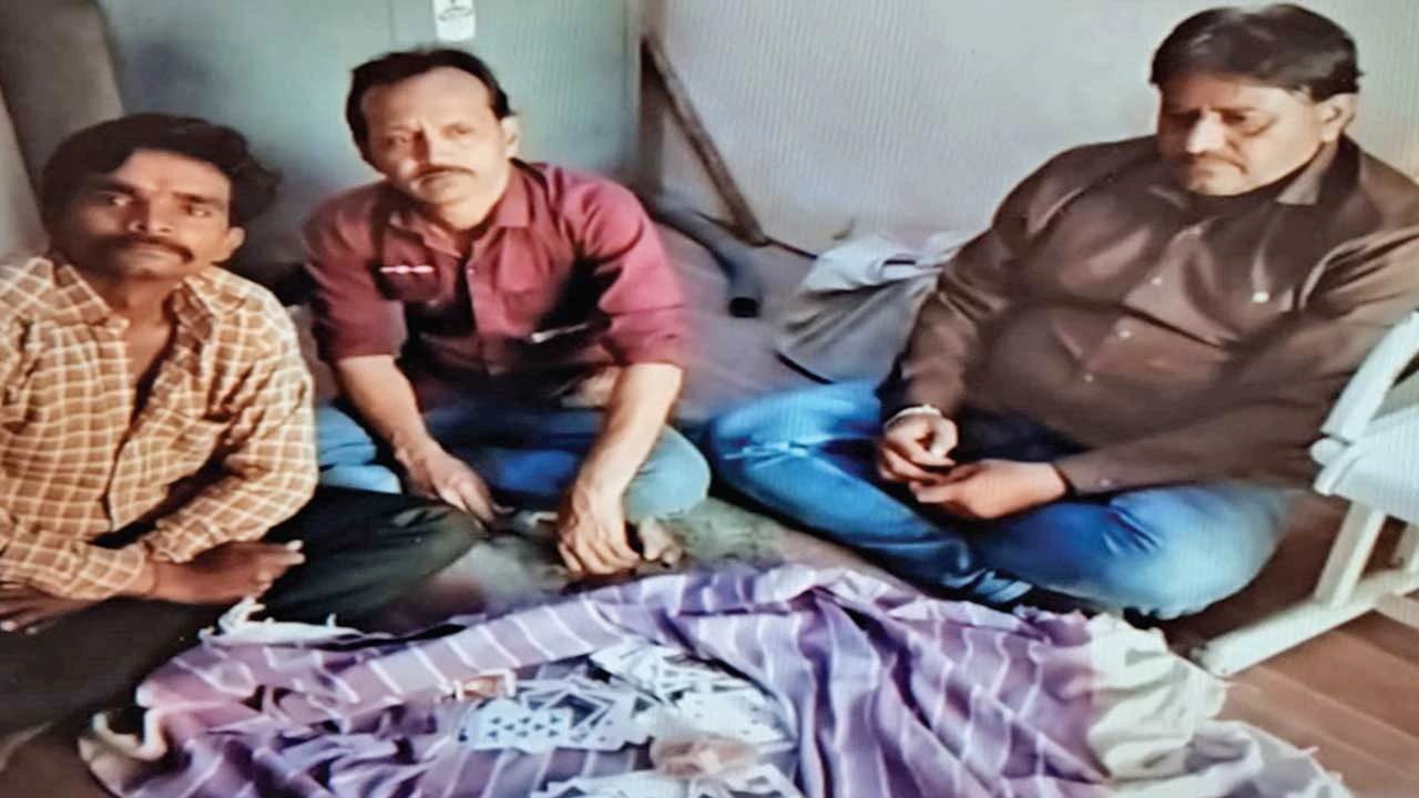 Surendranagar: જુગારના 5 સ્થળે દરોડા : 17 પકડાયા, 4 ફરાર 