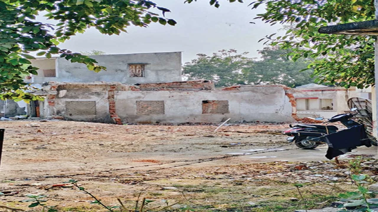 Mandal: દાલોદમાં કોમ્યુનીટી હોલને જમીનદોસ્ત કરાતા વિવાદ 