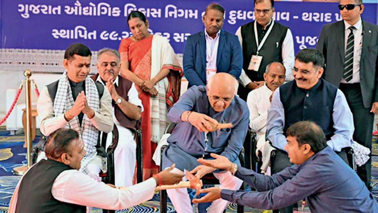 Vav-tharad: દૂધવા ગામે ઔદ્યોગિક વસાહતના કામનું મુખ્યમંત્રી દ્વારા ભૂમિપૂજન 