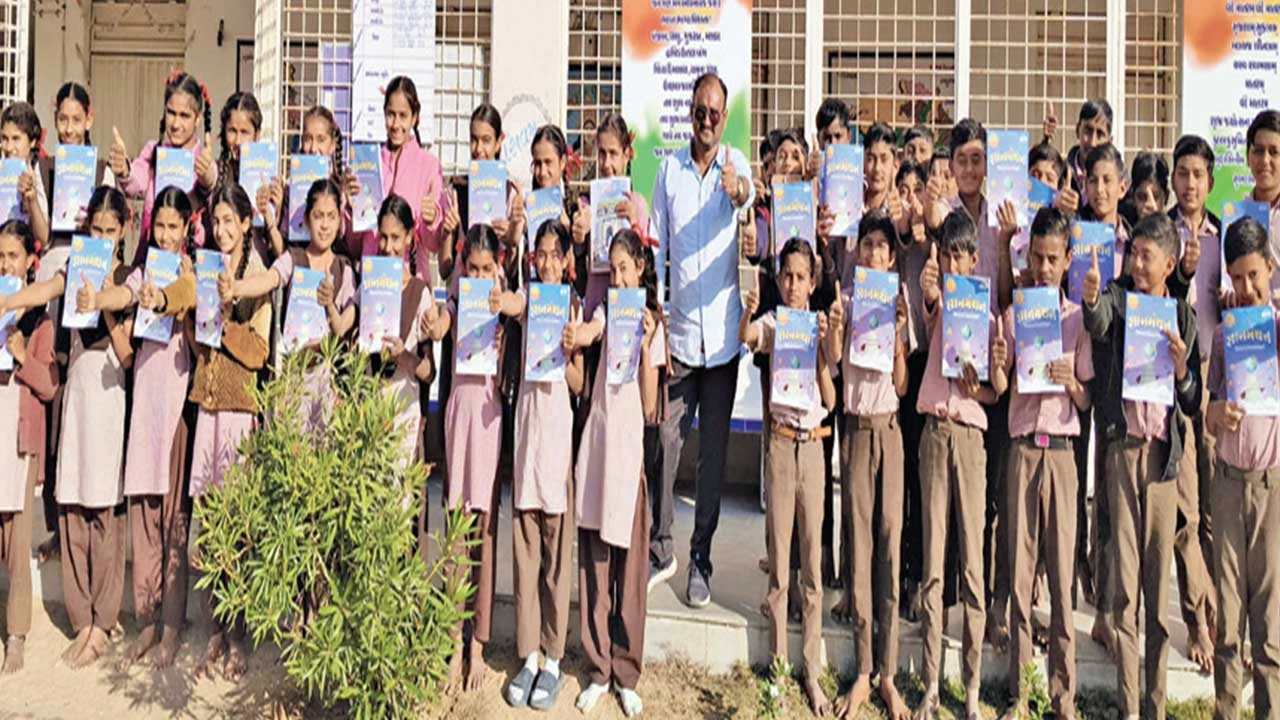 Vav-tharad: થરાદ તાલુકાના કરબુણ પ્રાથમિક શાળાની નવતર પહેલઃ મારે પણ IAS બનવું છે 