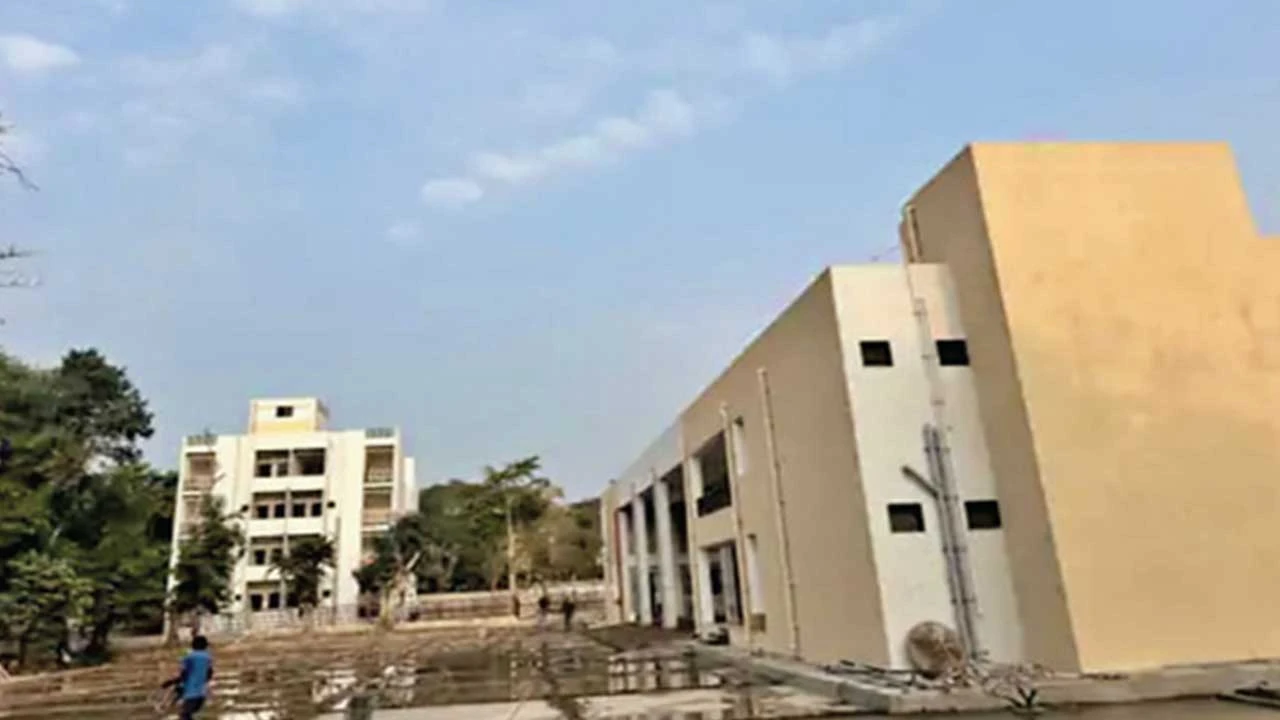 Patan: શહેરમાં બની રહેલ ફાયર સ્ટેશન માટે ગ્રાન્ટ પર કાપ મુકતાં કામ અટક્યું 