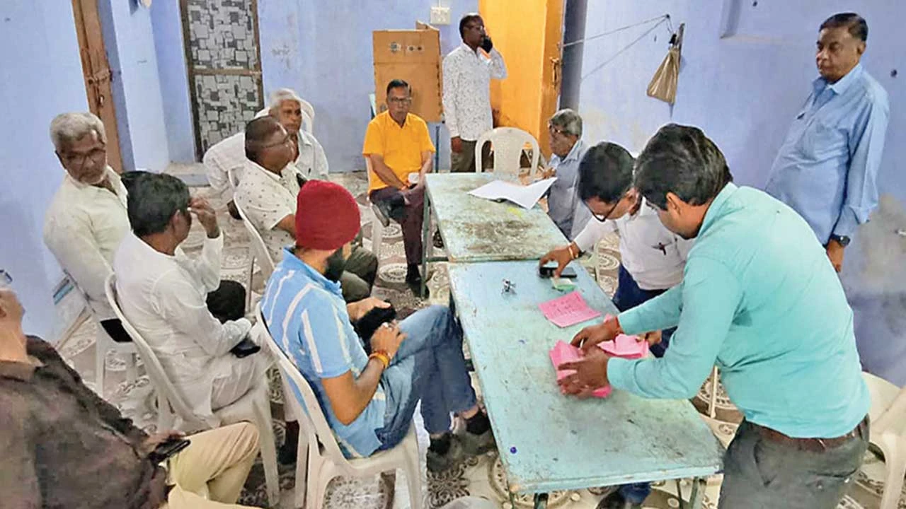 માંડલ: સેવા સહકારી મંડળીની ચૂંટણી સંપન્ન થઈ, જેમાં 15 સભ્યોની સત્તાવાર જાહેરાત Election Officer દ્વારા કરવામાં આવી.