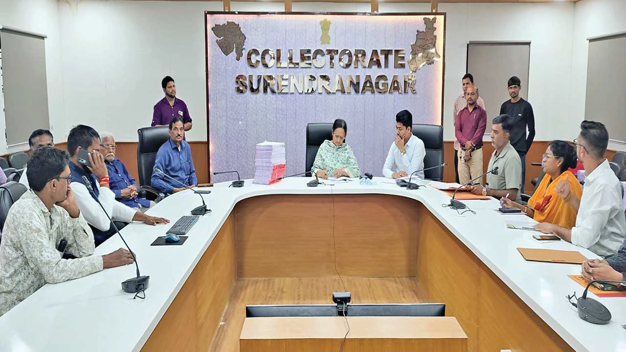 સુરેન્દ્રનગર: જિલ્લાની આખરી મતદાર યાદી જાહેર, Special Intensive Revision બાદ 99 મતદારો ઘટ્યા.