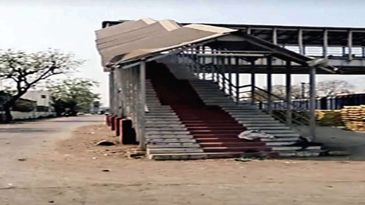 હિંમતનગર રેલવે સ્ટેશન પર એક અજાણ્યા પુરુષની લાશ મળી આવી, પોલીસે તપાસ હાથ ધરી.