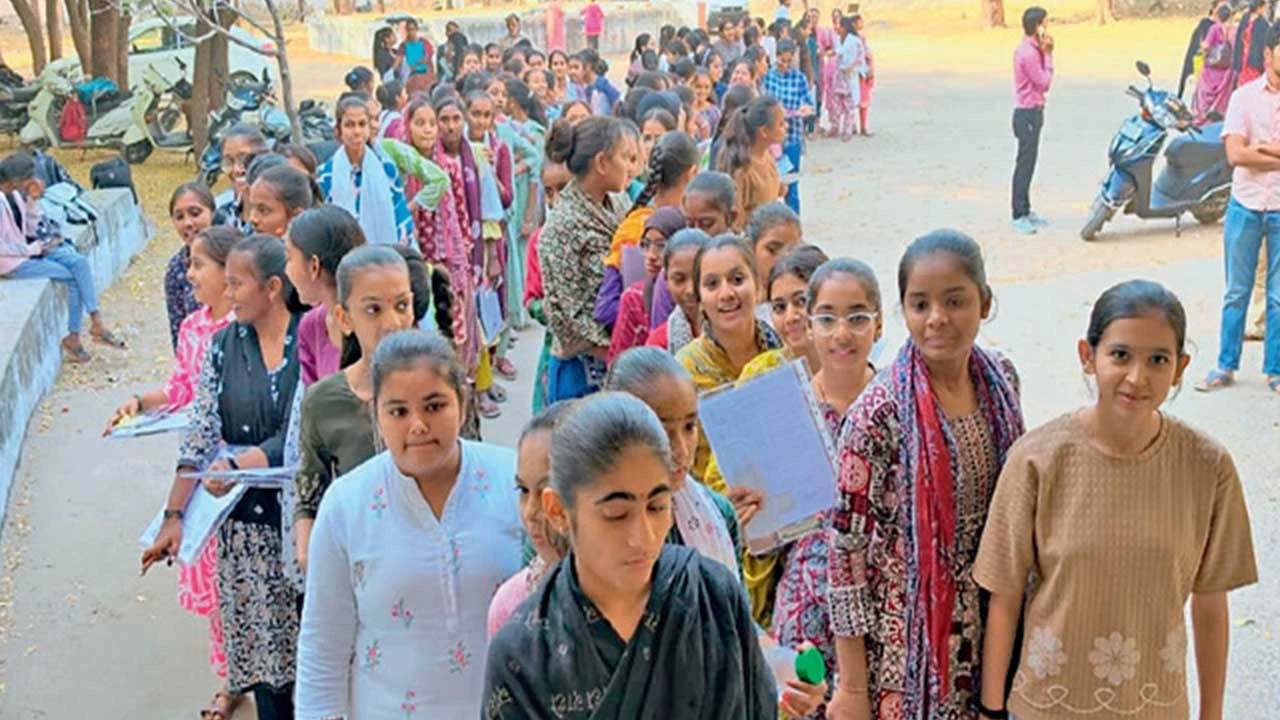 માંડલ - દેત્રોજના કુલ પ કેન્દ્ર ઉપર બોર્ડ પરીક્ષાનો પ્રારંભ 