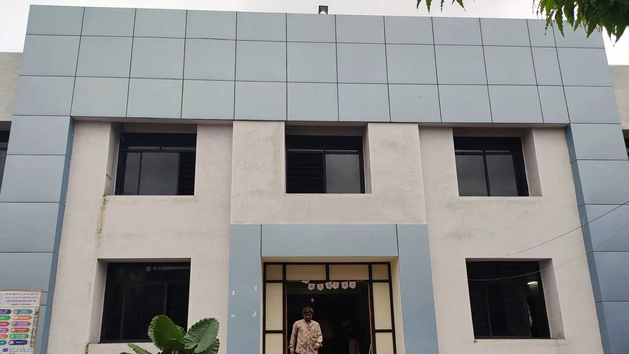 ચોટીલા: આણંદપુર ગામમાં તલાટી વગર ગ્રામજનો પરેશાન, કાર્યવાહીની માંગણી.