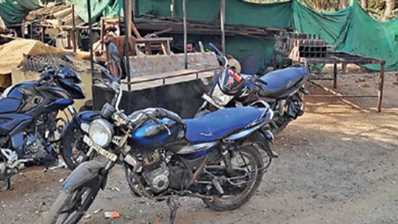 Gandhinagar: આદિવાડામાં SP કચેરીની સામે જ સરકારી જગ્યા પર ગેરકાયદે દબાણો