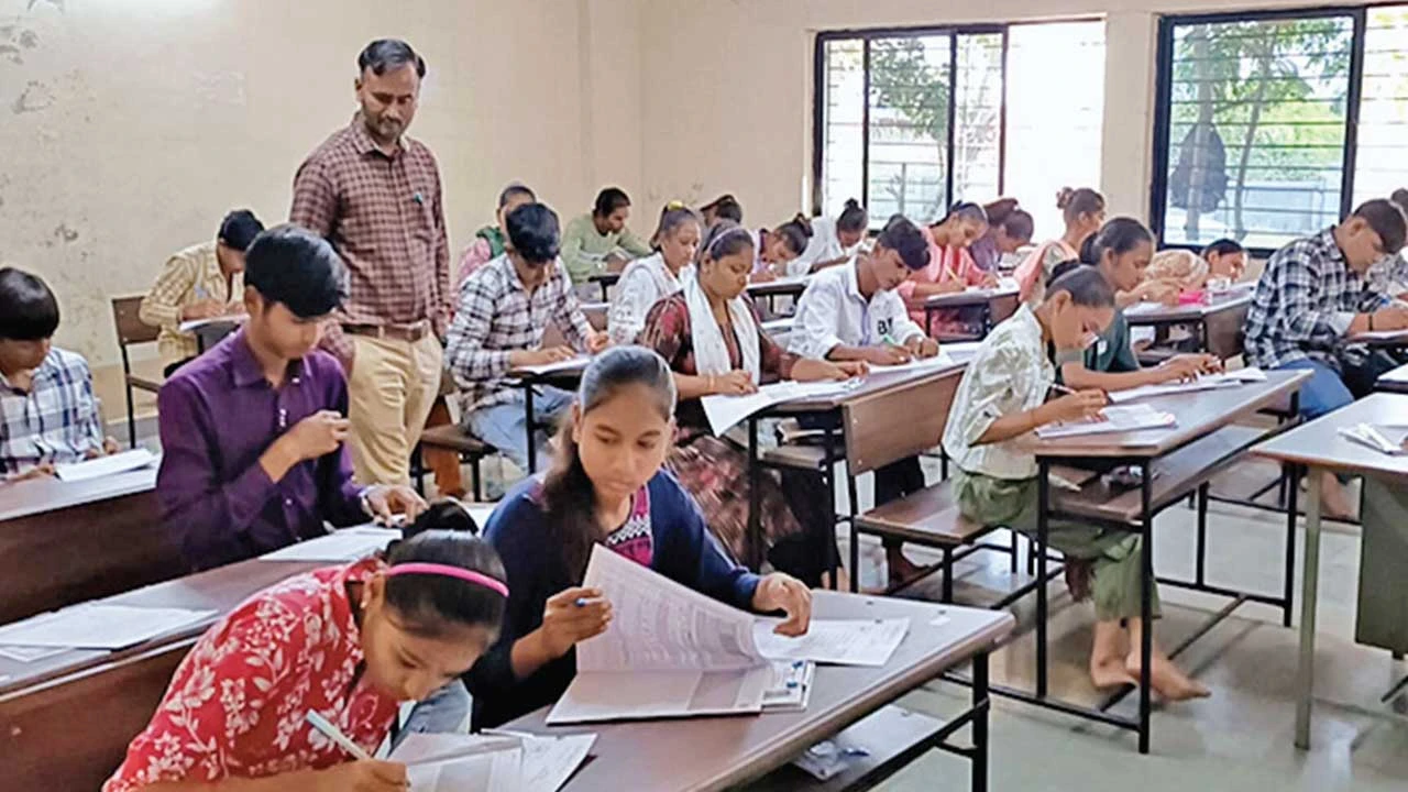 Surendranagar: ધો.10માં બેઝીક ગણિતનું પેપર સરળ નીકળતા હવે વિદ્યાર્થીઓને હાશકારો
