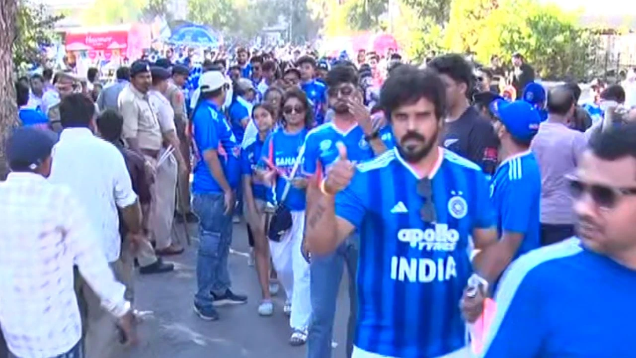 India Vs New Zealand Final : નરેન્દ્ર મોદી સ્ટેડિયમ બ્લૂ આર્મીના રંગમાં રંગાયુ, જુઓ Photos 