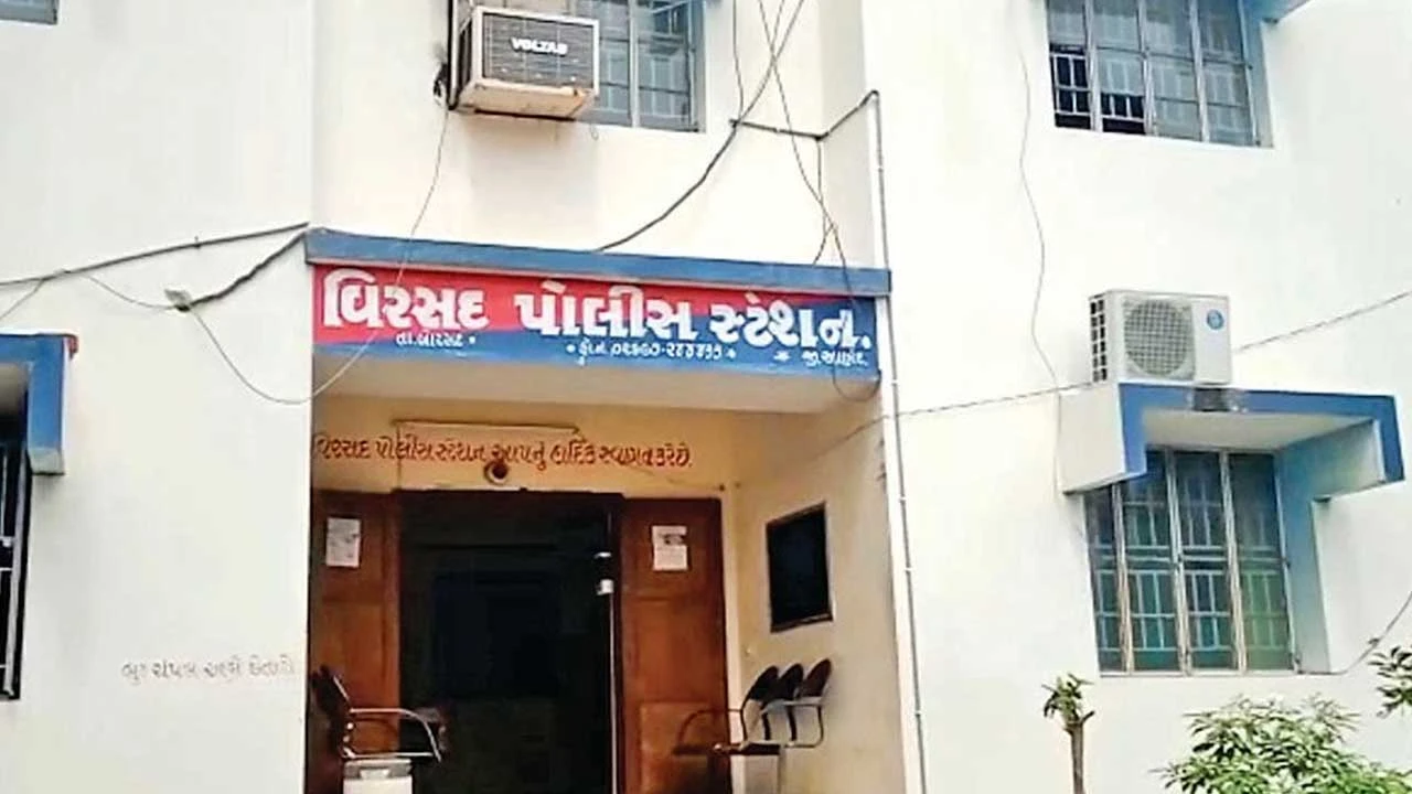 તમાકુ ખરીદીને ₹33.15 લાખની છેતરપિંડી: બોરસદના વેપારીએ UPના સાગરિત સાથે મળી વિજાપુરના વેપારીને છેતર્યા.