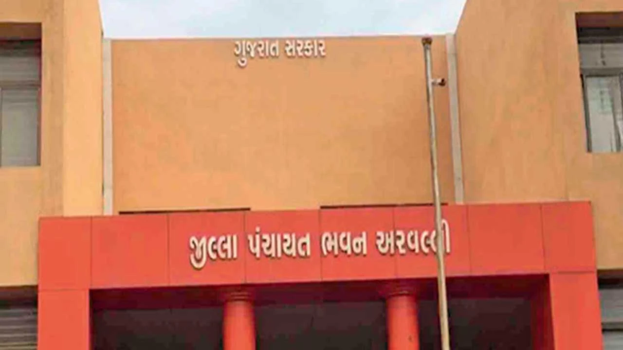 Bayad: બાયડ તાલુકાની આંબલિયારા ગ્રા.પં.ના તલાટીને ફરજ પરથી મોકૂફ કરી દેવાયા 