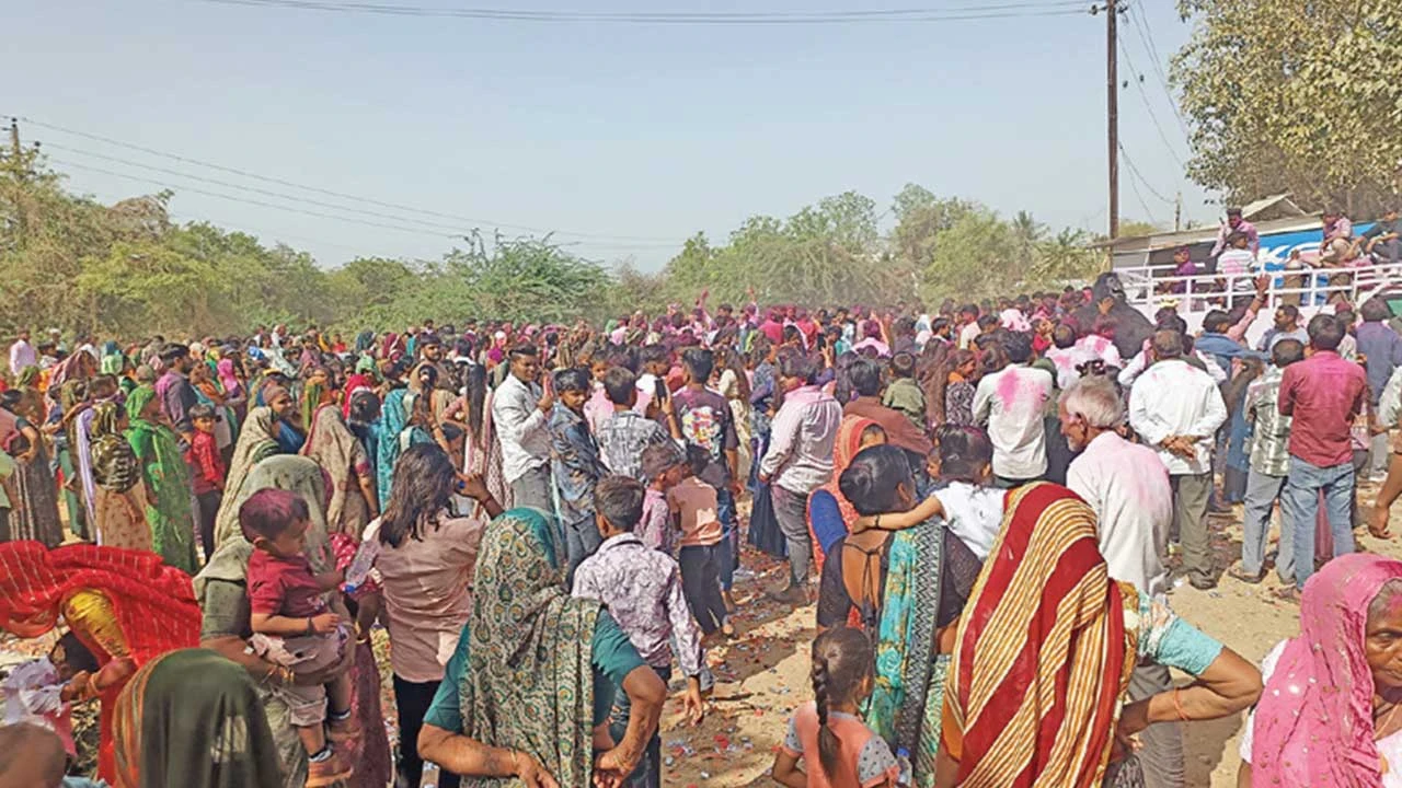 Mahesana: નુગર ગામે શ્રી બ્રહ્માણી માતાજીના નવીન મંદિરનો દ્વિદિવસીય ફોટો પ્રાણ પ્રતિષ્ઠા મહોત્સવ સંપન્ન