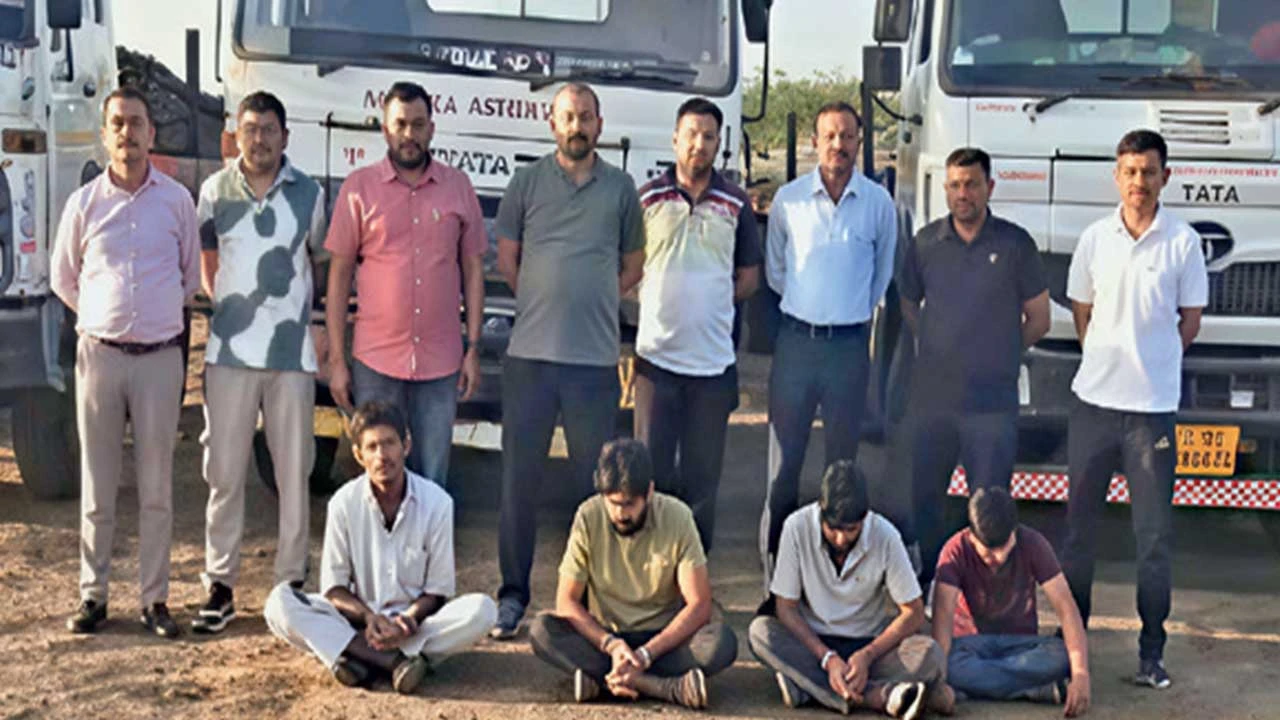 Dhandhuka: ધોલેરા પીપળી હાઇવે પર સળીયા ચોરીના રેકેટનો પર્દાફાશ 