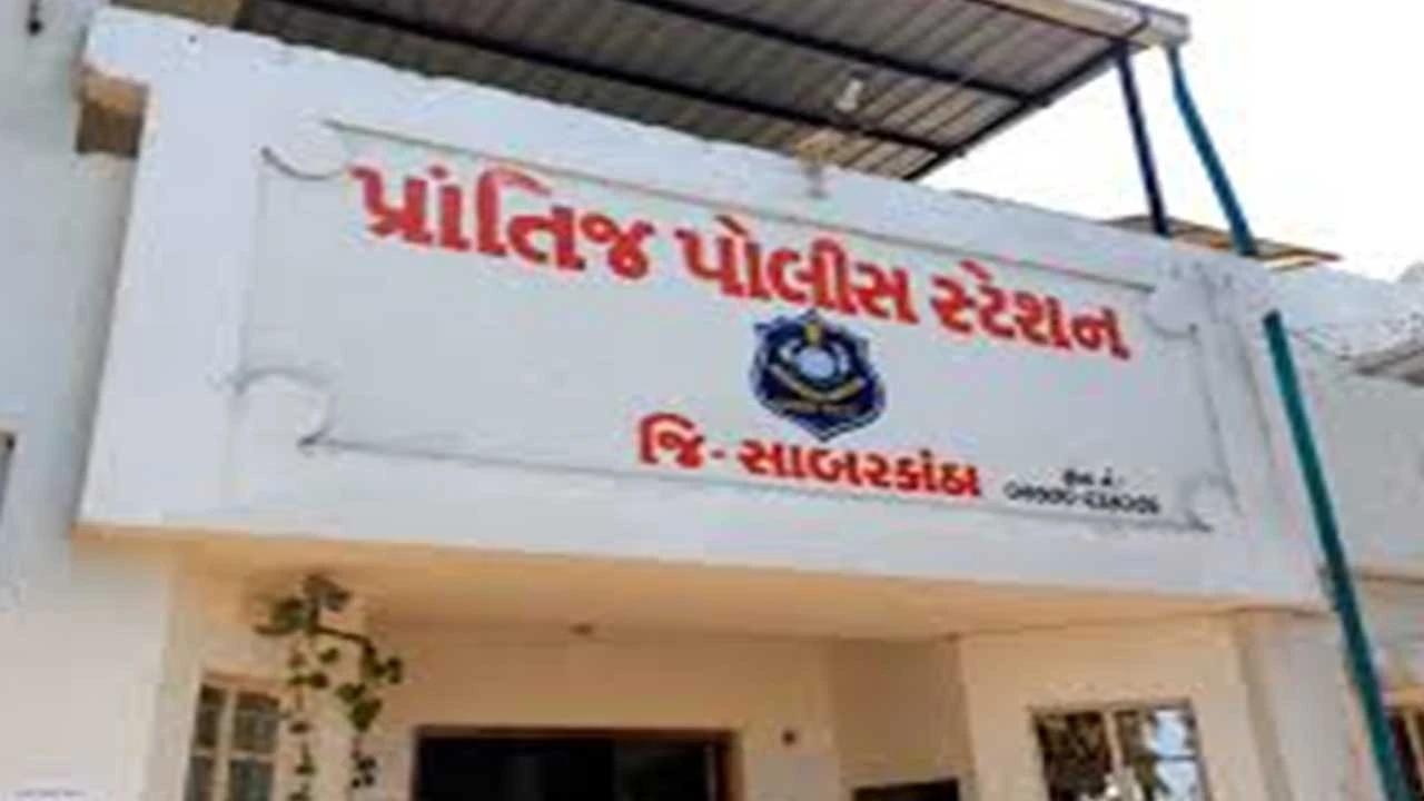 Prantij: પ્રાંતિજના સીતવાડા પાસેથી દારૂ ભરેલી કાર ઝડપાય 