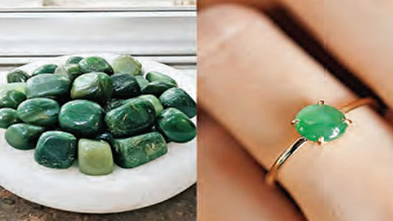 લીલો ચળકાટ ધરાવતો કીમતી જેડ સ્ટોન: એક પ્રખ્યાત રત્ન, હીલિંગ ગુણો અને સમૃદ્ધિનું પ્રતીક.