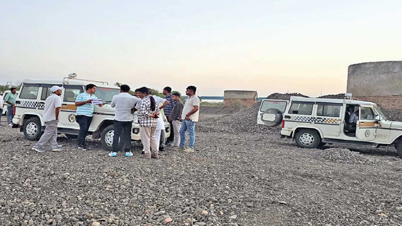 Ranpur: રાણપુરમાં ગેરકાયદે રેતી ખનન પર તંત્રનો સપાટો 