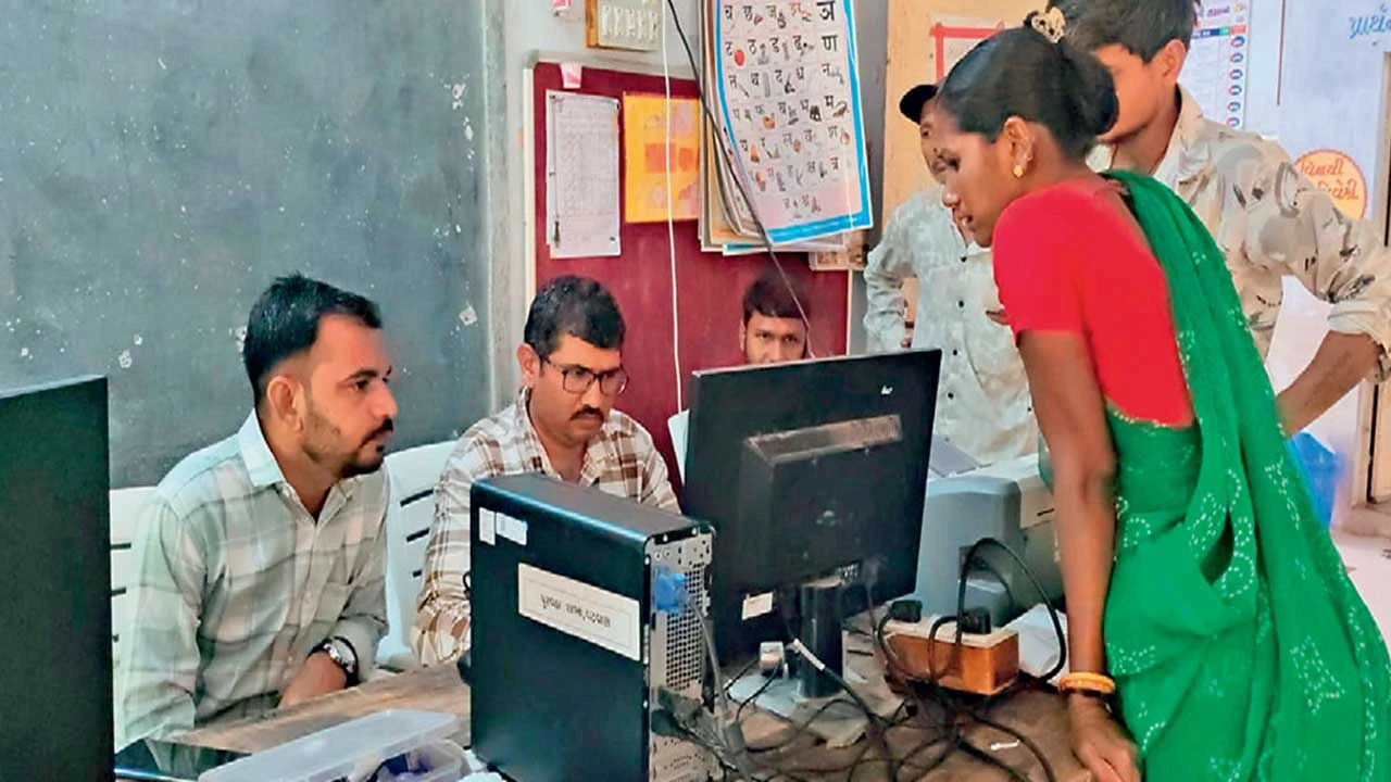 Surendranagar: ડિજિટલ સિસ્ટમથી 72,242 કાર્ડધારકોને રાશન અપાશે 