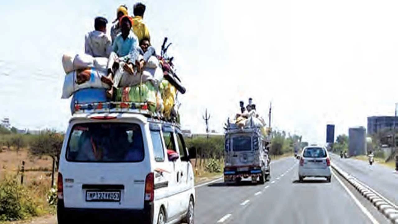 WAGHODIA: વાઘોડિયા-વડોદરા ધોરીમાર્ગ પર જોખમી મુસાફરીનો વીડિયો વાઇરલ 