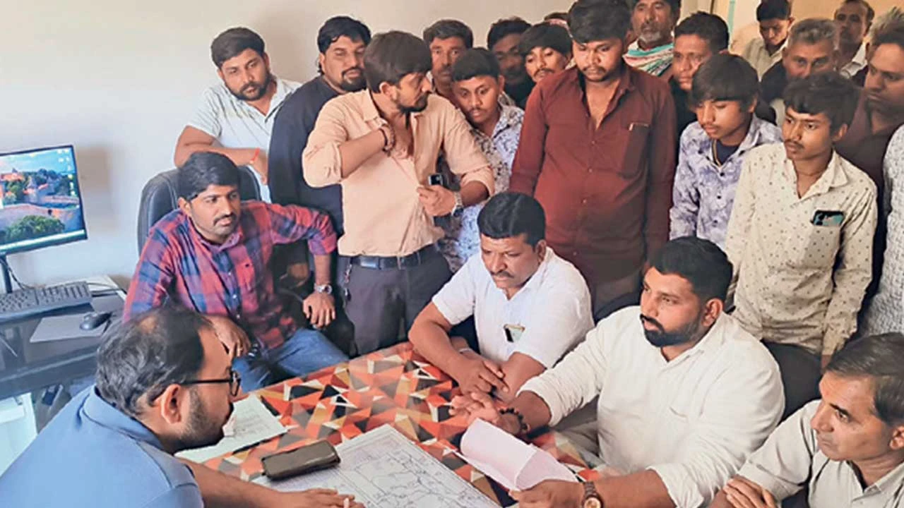 Sayla: સાયલા તાલુકામાં કમોસમી વરસાદને કારણે થયેલ નુકસાનનું વળતર આપો 