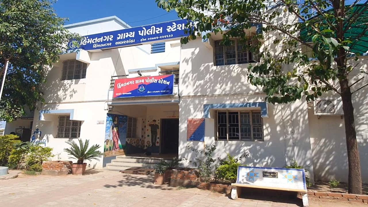 Himatnagar: હિંમતનગરમાં વ્યાજખોરોના ત્રાસથી કંટાળીને સવગઢના એક વ્યક્તિ દ્વારા ફરિયાદ દાખલ કરવામાં આવી.