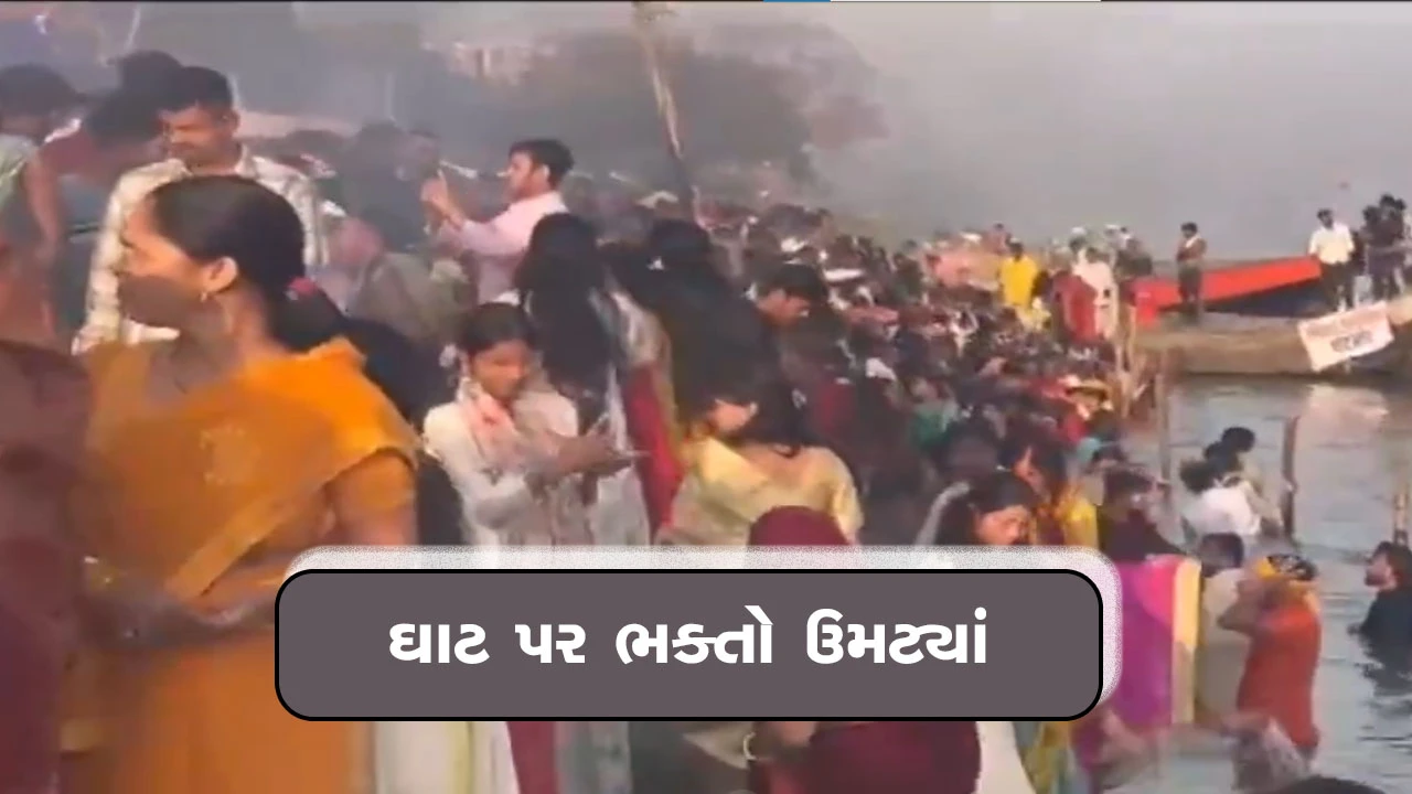 ગંગાના પવિત્ર ઘાટ પર ભક્તિ અને આધ્યાત્મિકતાનો અનુભવ.