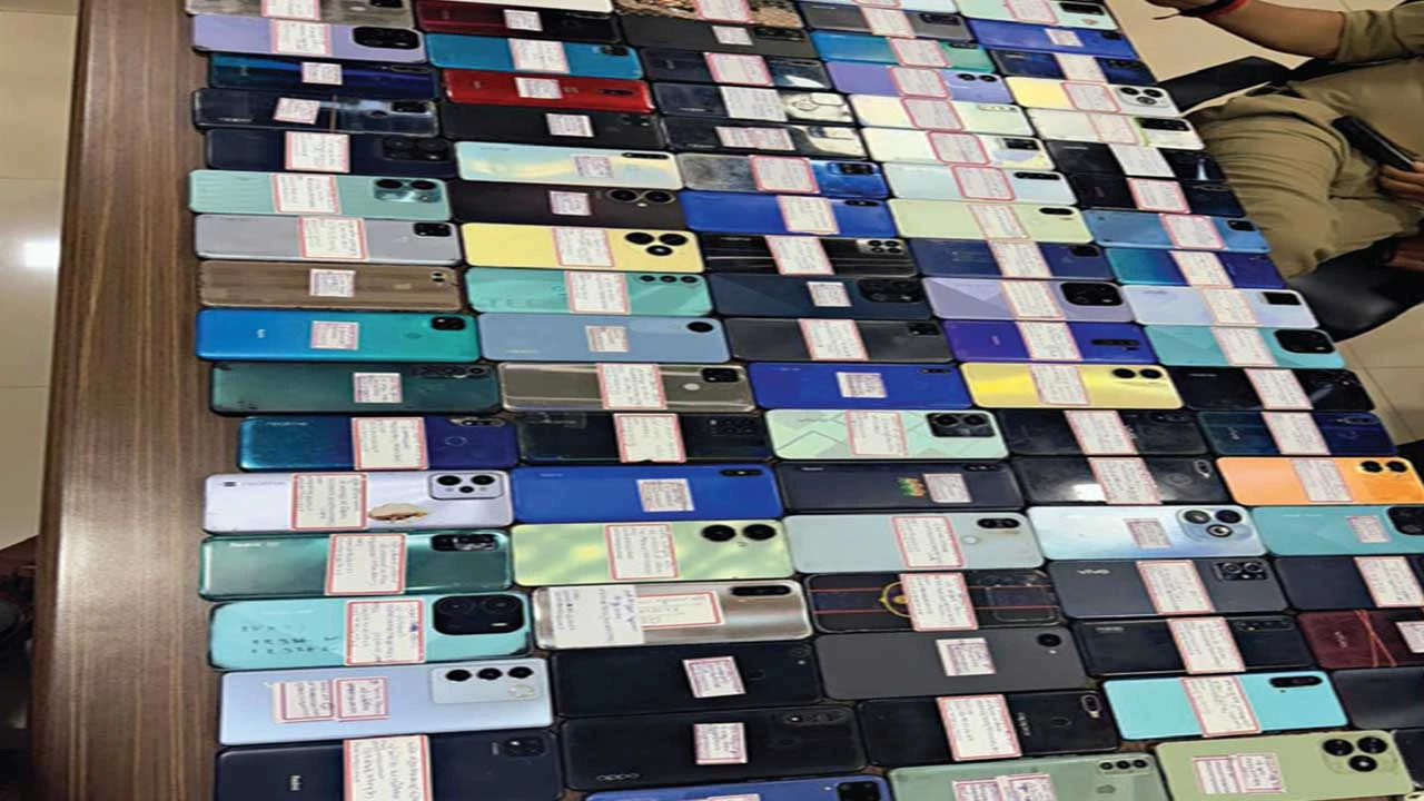 મોડાસા: એક જ IMEI નંબર પર અધધ 101 મોબાઇલ એક્ટિવ મળ્યા, પોલીસે જપ્ત કર્યા.