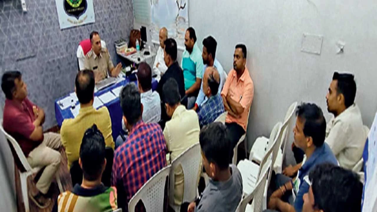 ધ્રાંગધ્રા પોલીસ મથકે શાંતિ સમિતિની બેઠક યોજાઈ.