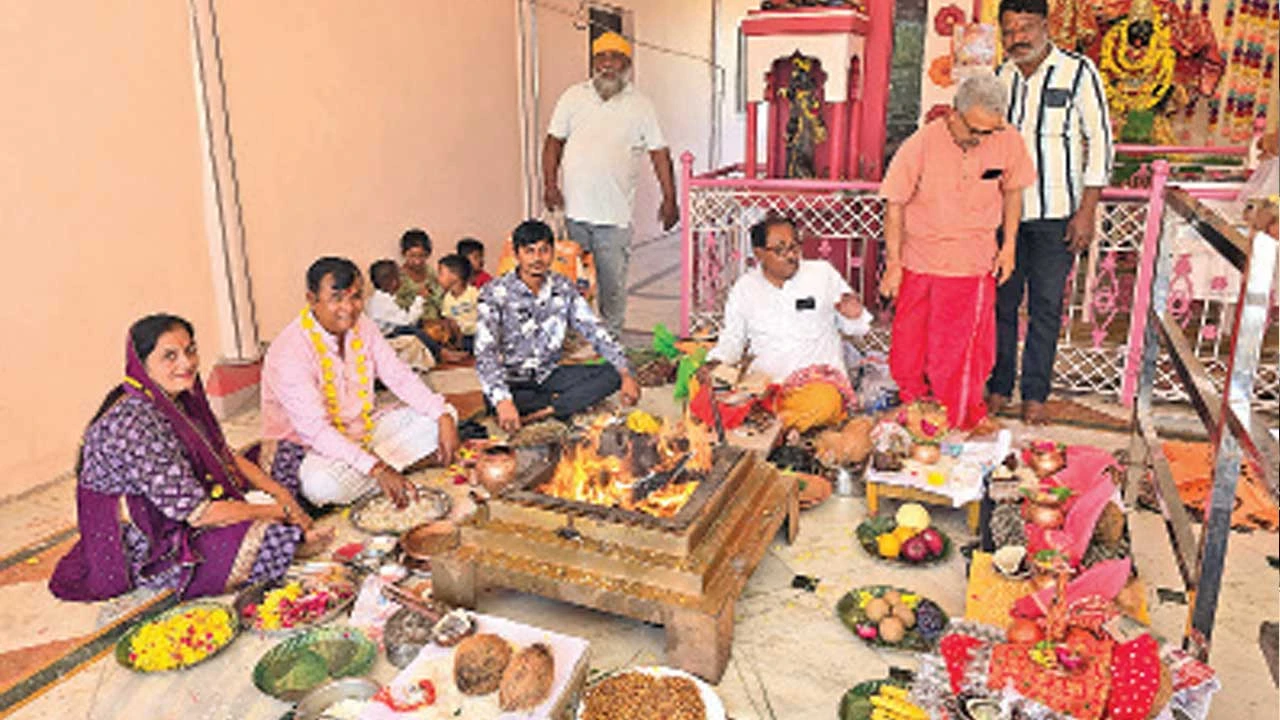 પંચમહાલના શહેરામાં ચૈત્રી નવરાત્રિની આઠમે મંદિરોમાં હવન આયોજિત.