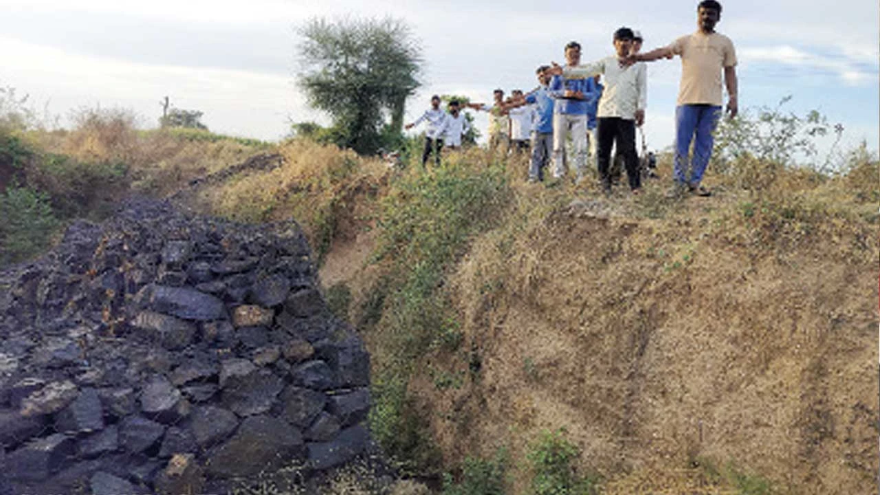 DABHOI: નાના કરાડા-સનોરને જોડતા રોડના કામમાં ભ્રષ્ટાચારના કરાયેલા આક્ષેપ 