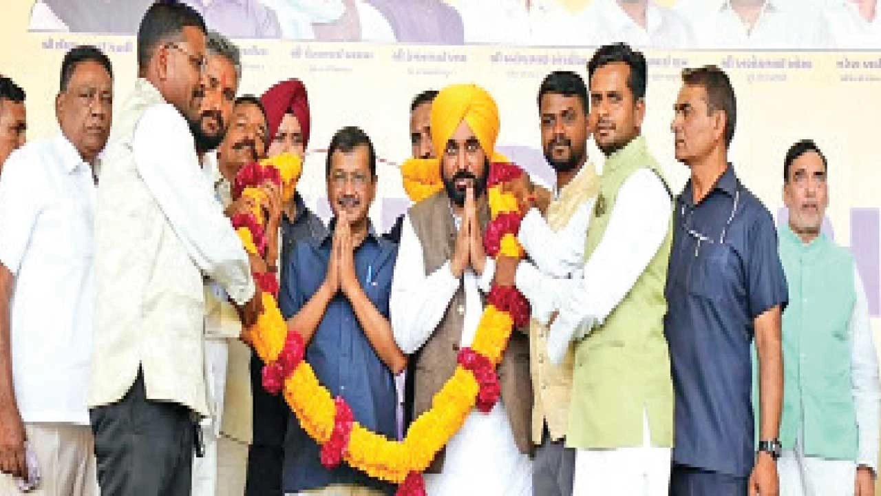 કેજરીવાલે દાહોદ જિલ્લાના લીમખેડાથી ચૂંટણીનું રણશિંગું ફૂંક્યું.