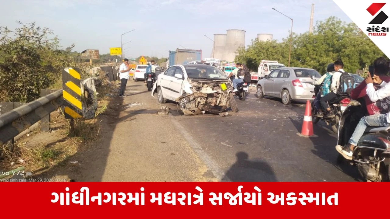 ગાંધીનગર સેક્ટર 30 સર્કલ પાસે અકસ્માત, બે ઈજાગ્રસ્ત સારવાર હેઠળ.
