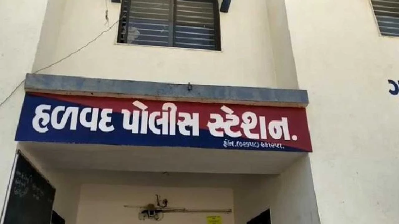 Halvad: માથક ગામે જૂની અદાવતમાં યુવાનને જાનથી મારવાની ધમકી આપી 