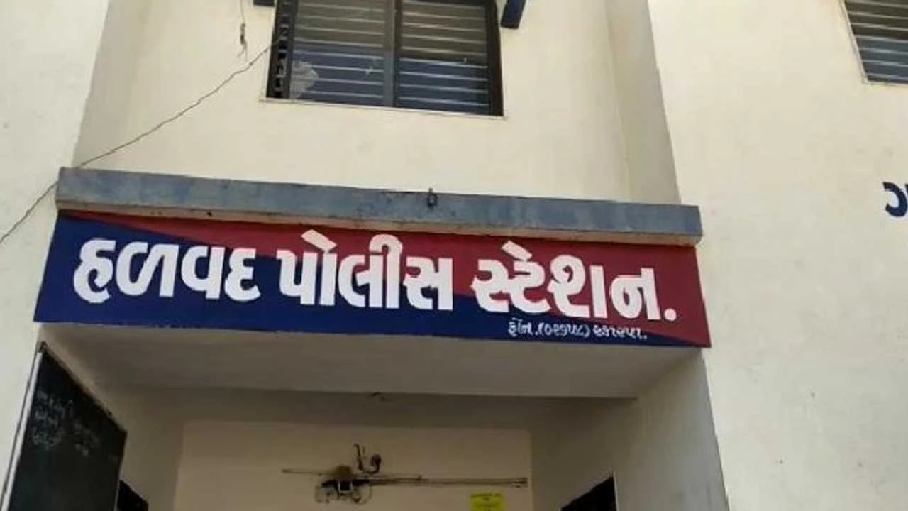 Halvad: હળવદની જૂની શાકમાર્કેટમાં દુકાનમાં ઘુસી વેપારી પર હુમલો 