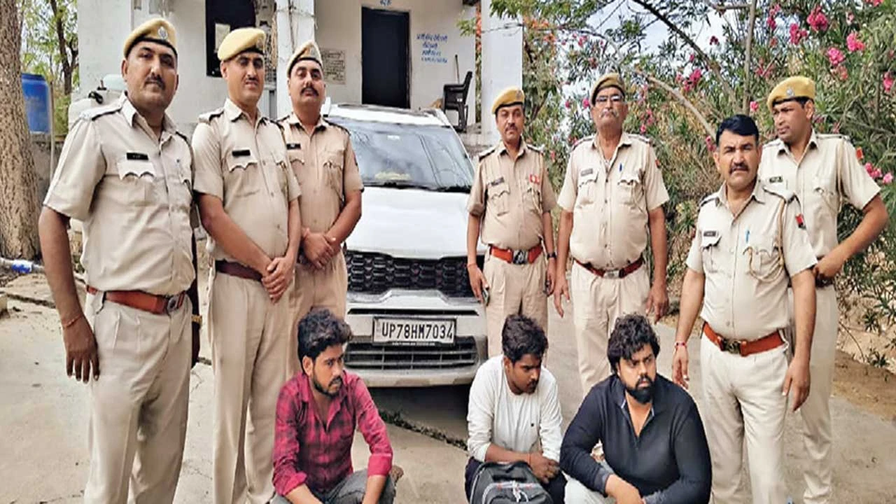 Palanpur: આબુરોડ -અંબાજી રોડ પર નાકાબંધી 20 કિલો ચરસ સાથે ત્રણ ઝડપાયા