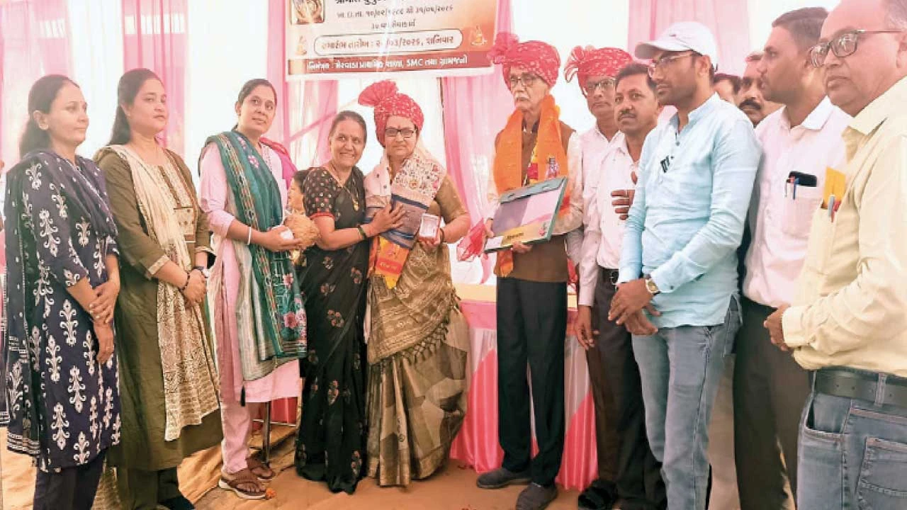 PALANPUR: પાલનપુરની મેરવાડા પ્રાથમિક શાળામાં મહિલા શિક્ષક નો વિદાય સમારંભ યોજાયો 