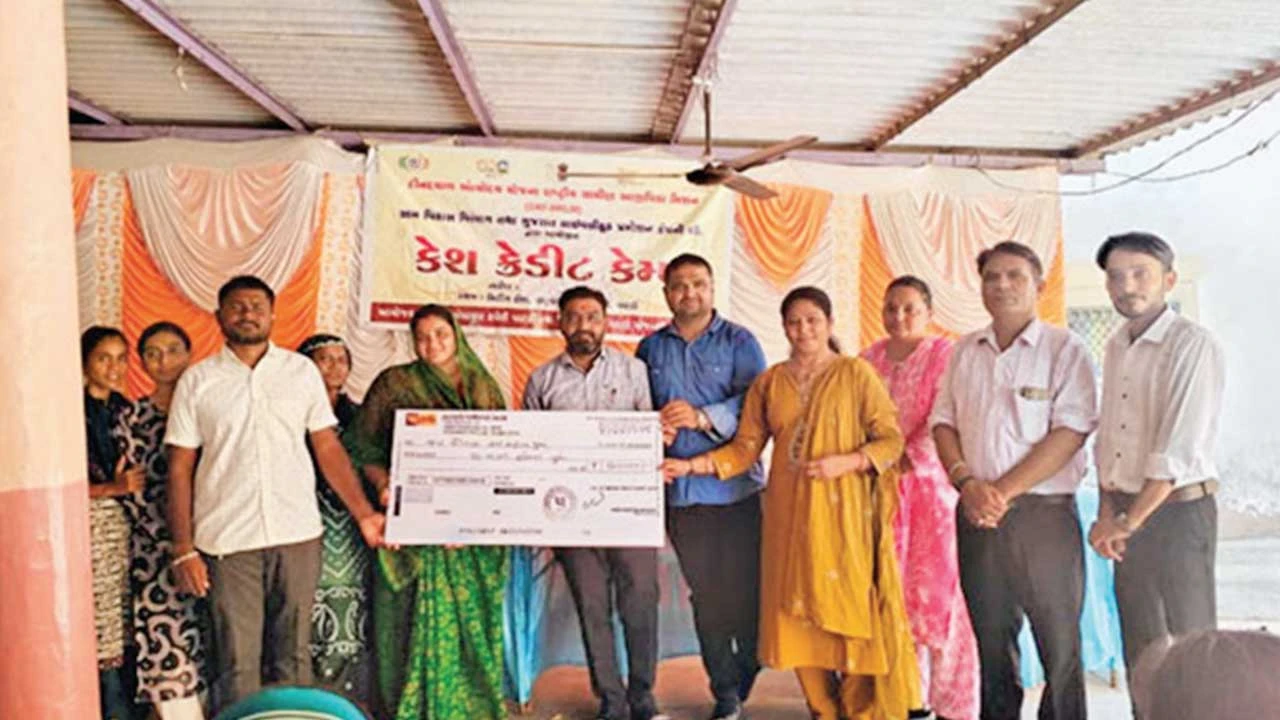Surendranagar: દસાડાના વણોદ ગામે કેશ ક્રેડીટ કેમ્પનું આયોજન, સ્વ સહાય જૂથોને રૂપિયા 1.38 કરોડનું ધિરાણ.