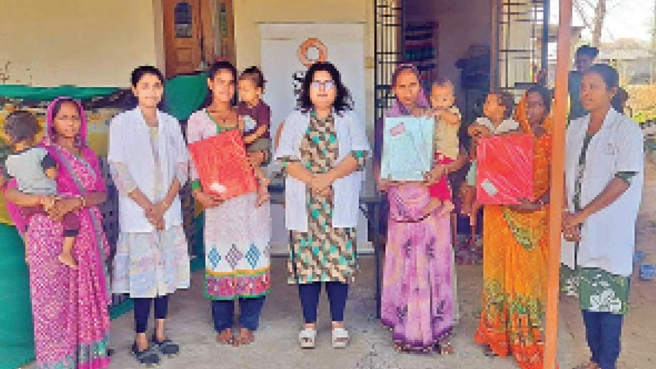 હાલોલના વડતાલાવમાં આદર્શ માતા સ્પર્ધા: માતા અને બાળકના આરોગ્ય જાગૃતિ કાર્યક્રમ.